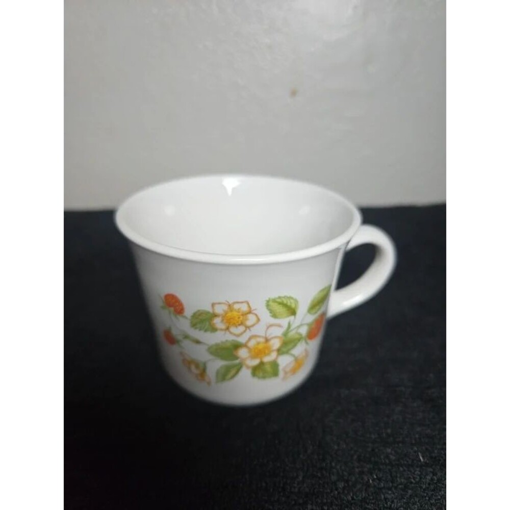 Vintage Corelle Strawberry Sunday Coffee Mug Hook Handle Corning NY USA 1970s
